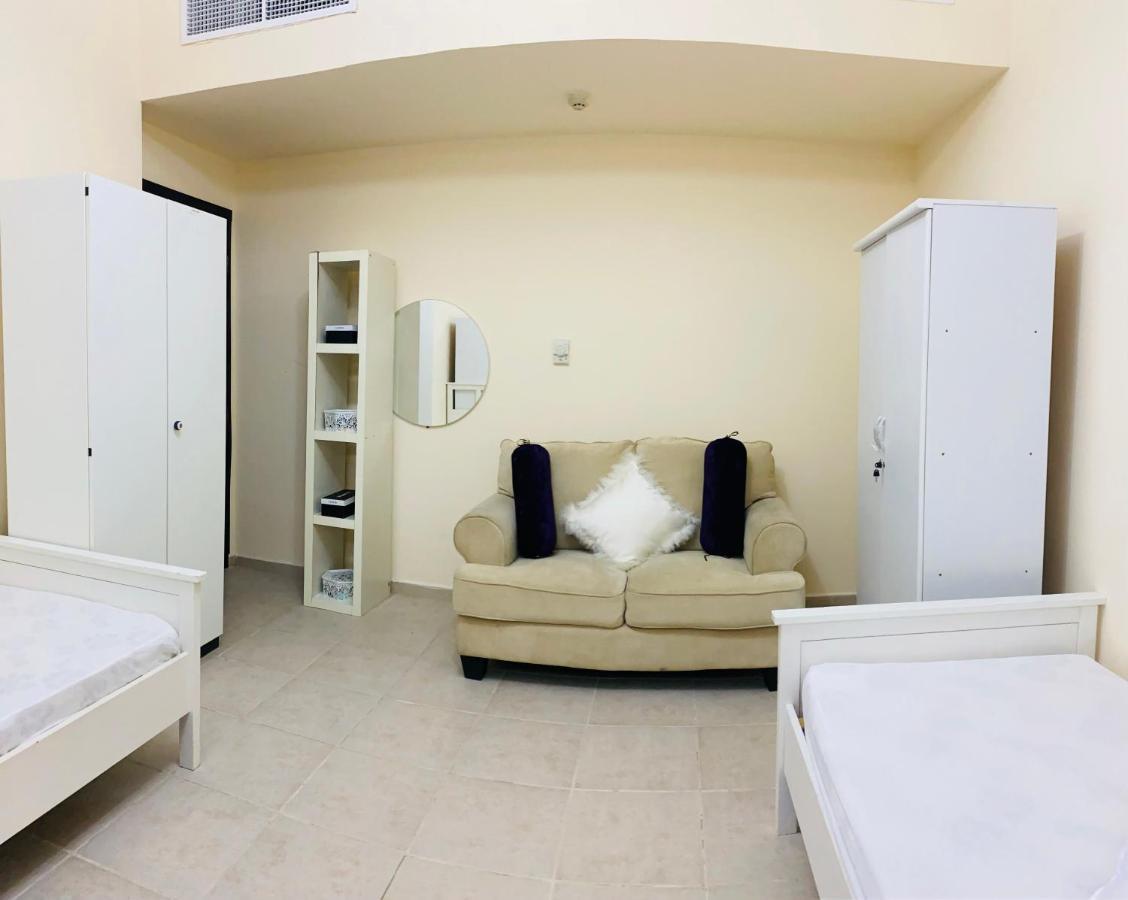 Nash Guest House Females Only Дубай Экстерьер фото